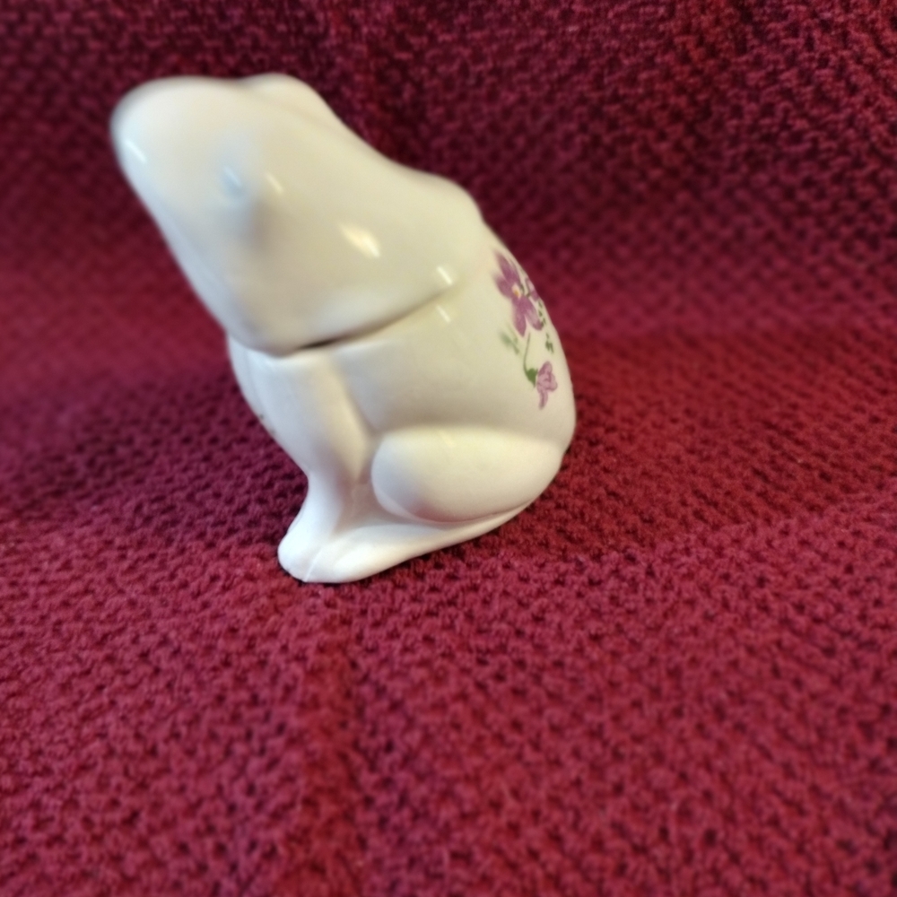 Ceramic Frog Figurine for Small Pets